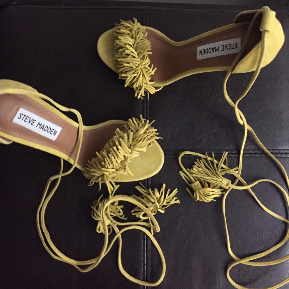 New With out tags. Never worn. Lime Green heels.